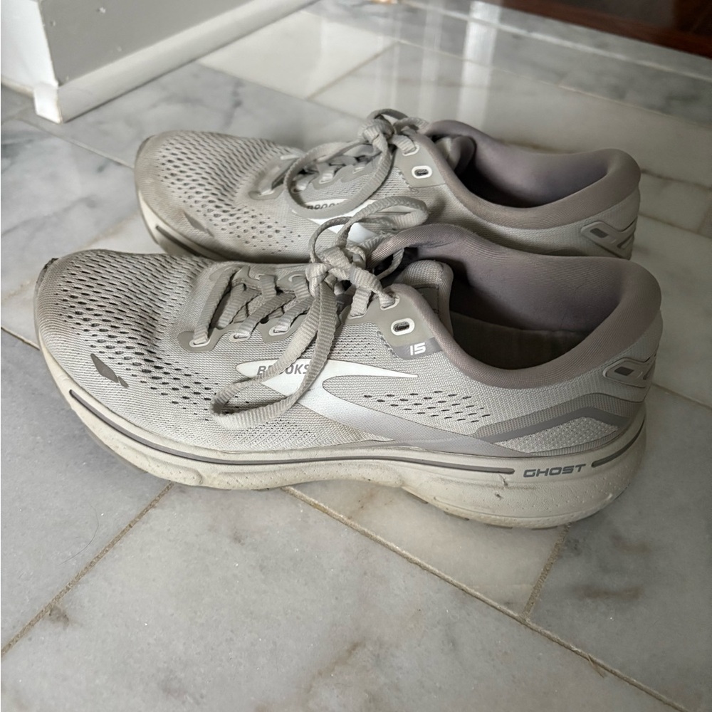 Brooks Ghost 15 Light Gray Sneakers